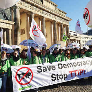 Stop TTIP Greenpeace 300